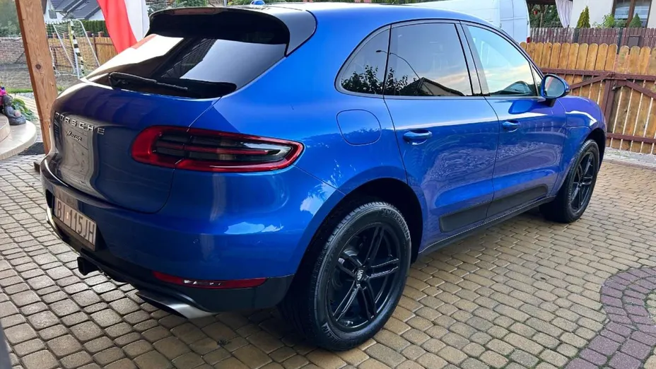 PORSCHE Macan -