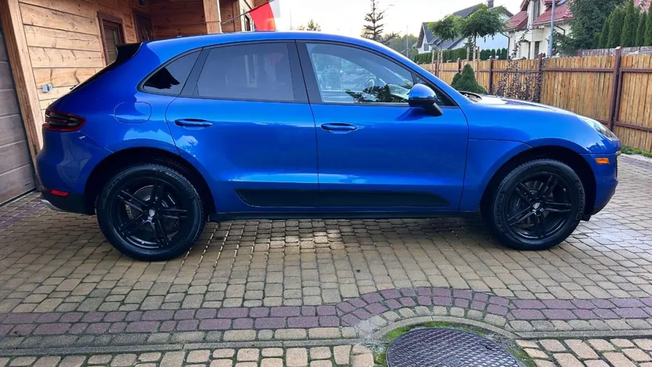 PORSCHE Macan -
