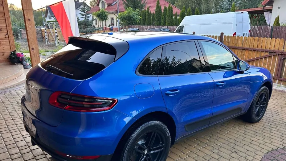 PORSCHE Macan -