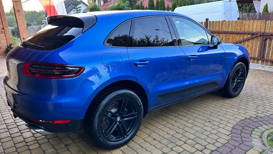 PORSCHE Macan -