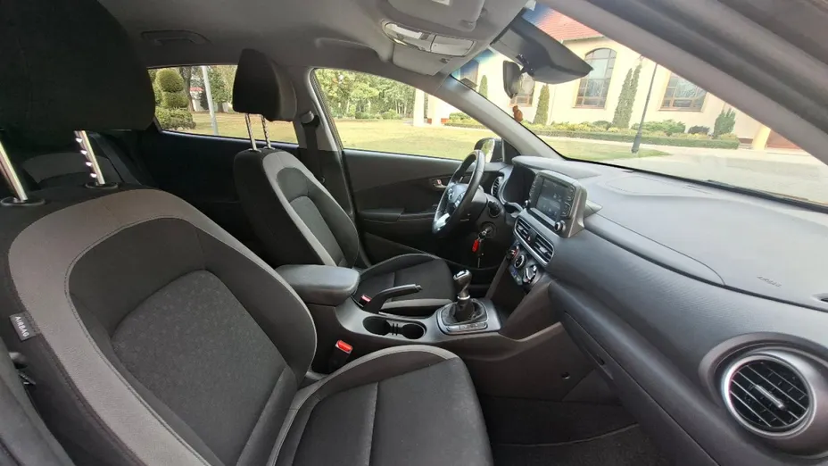HYUNDAI Kona -