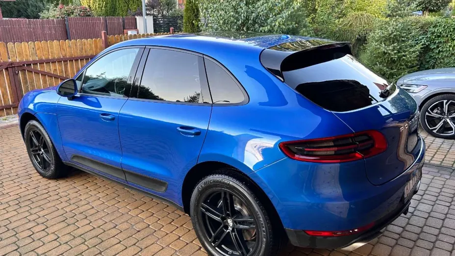PORSCHE Macan -