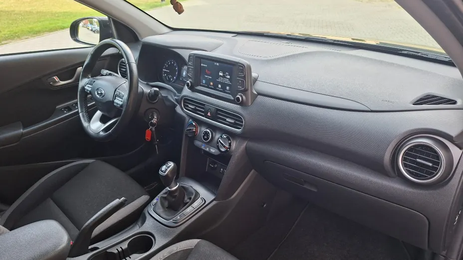 HYUNDAI Kona -