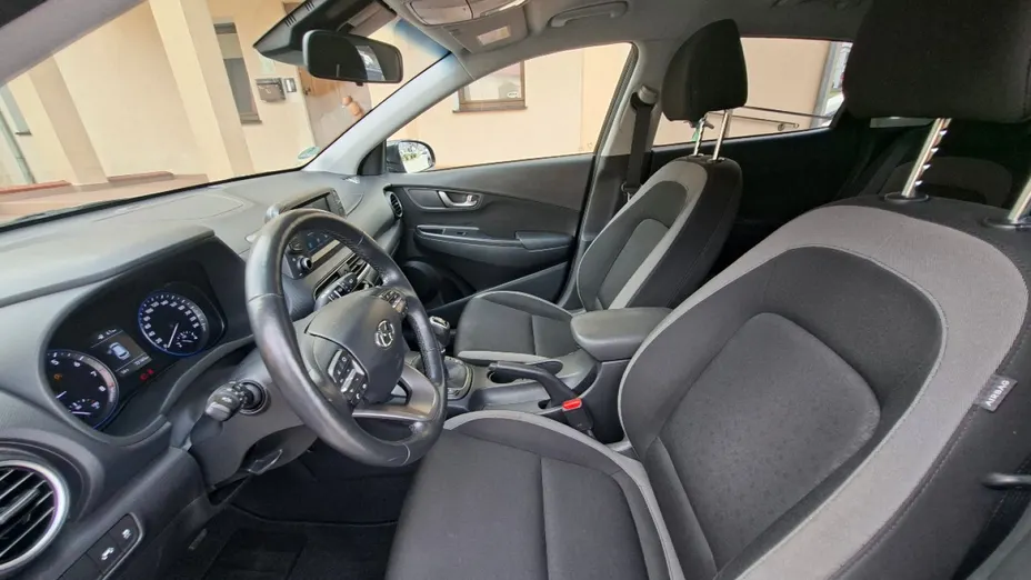 HYUNDAI Kona -