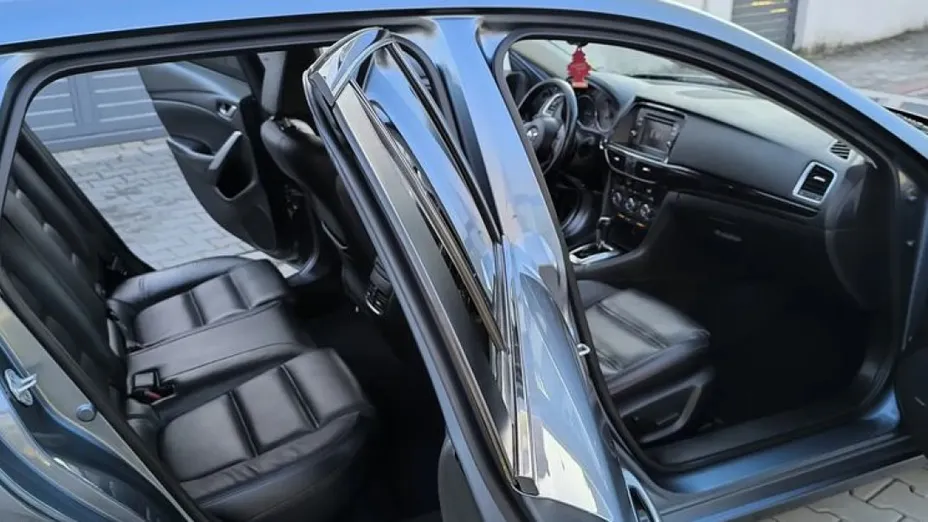 MAZDA 6 -