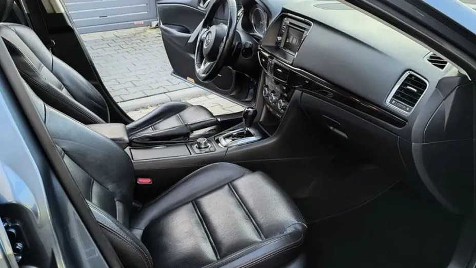 MAZDA 6 -