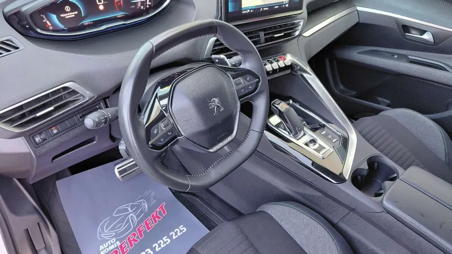 PEUGEOT 3008 -