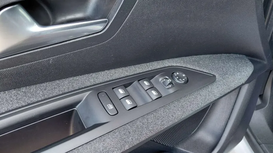 PEUGEOT 3008 -
