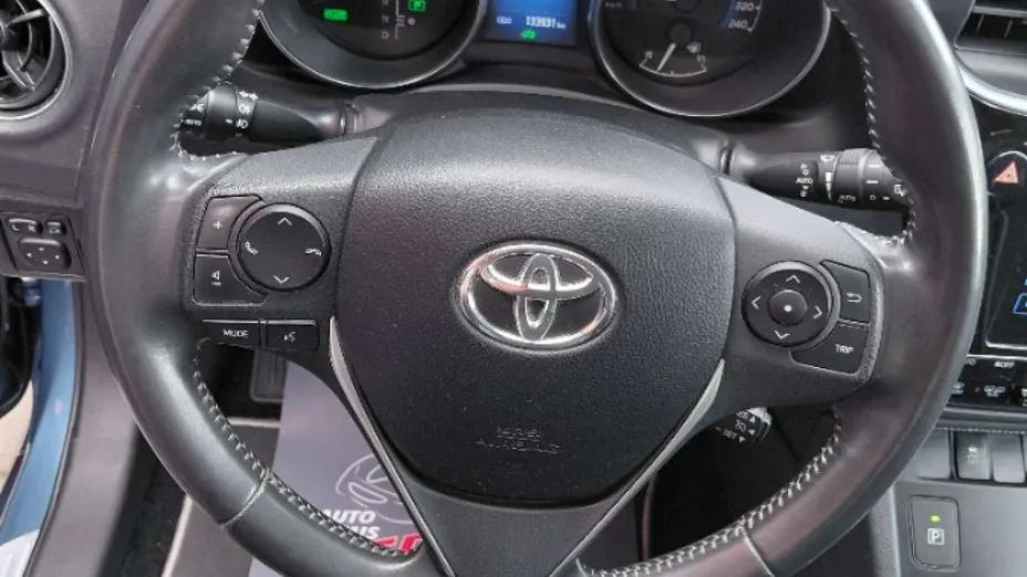 TOYOTA Auris -