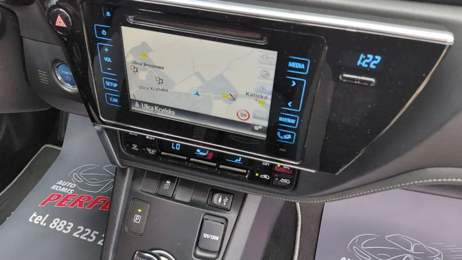 TOYOTA Auris -