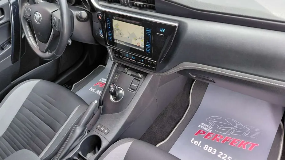 TOYOTA Auris -