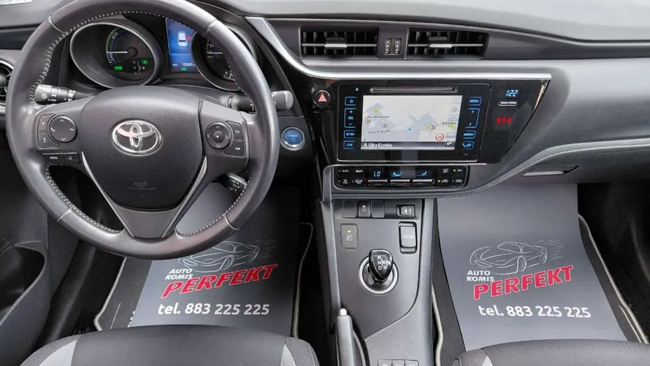 TOYOTA Auris -