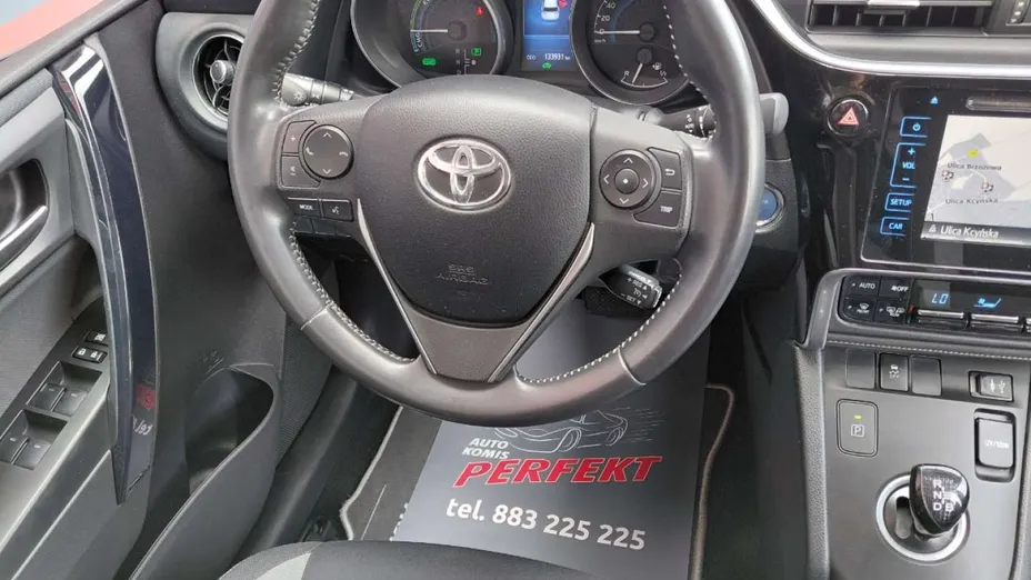 TOYOTA Auris -