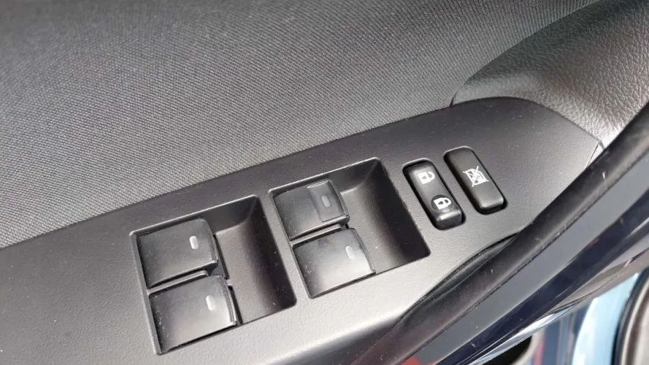 TOYOTA Auris -