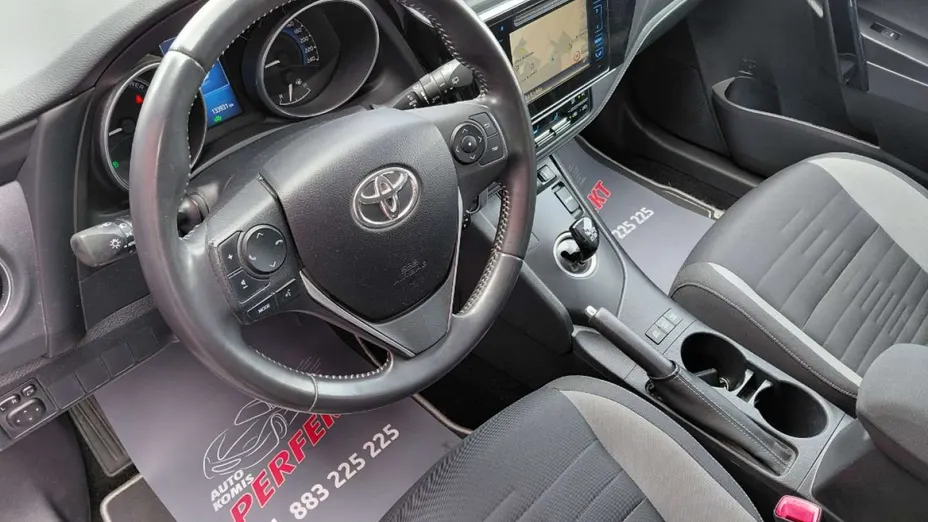 TOYOTA Auris -