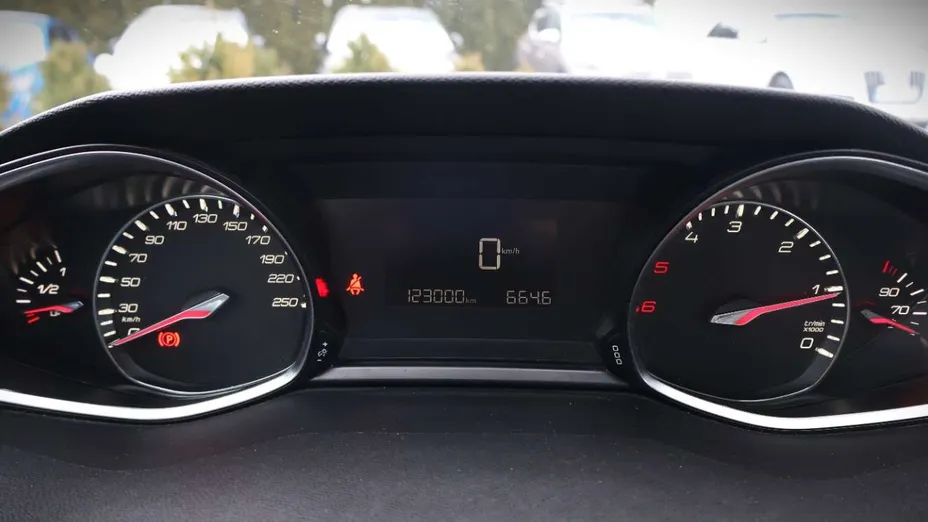 PEUGEOT 308 -
