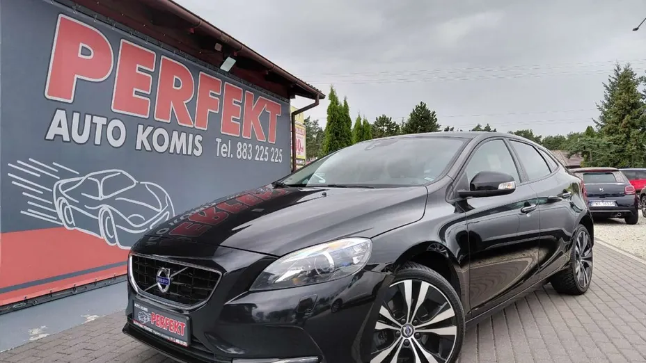 VOLVO V40 -