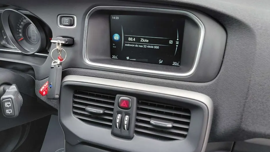 VOLVO V40 -