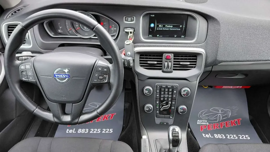 VOLVO V40 -