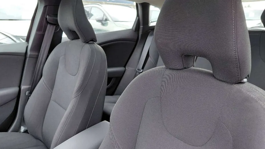 VOLVO V40 -