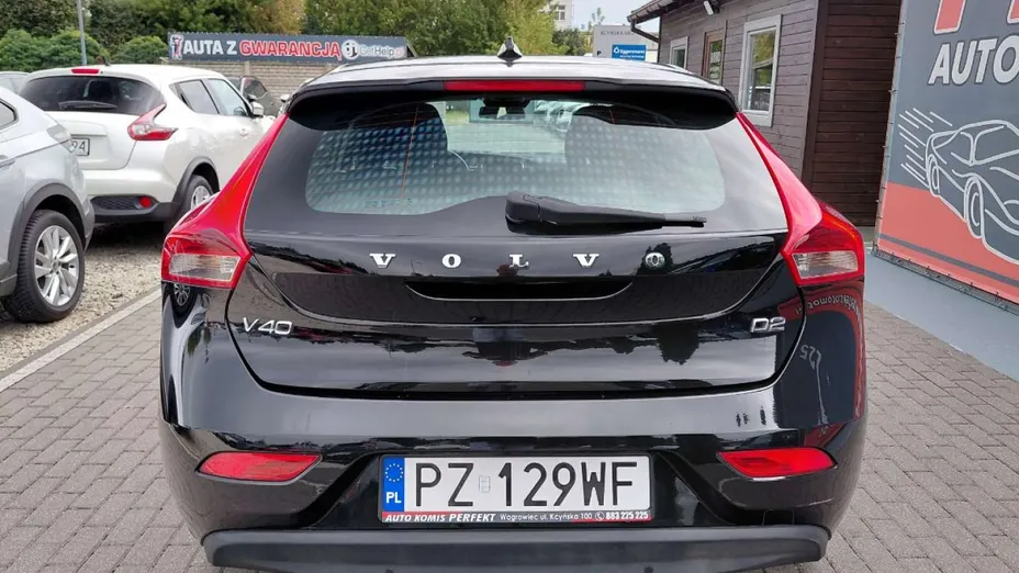 VOLVO V40 -