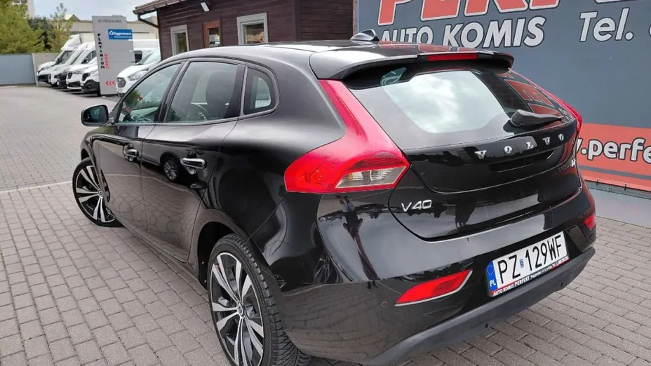 VOLVO V40 -