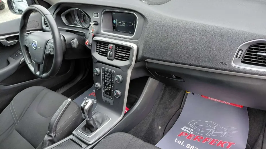 VOLVO V40 -