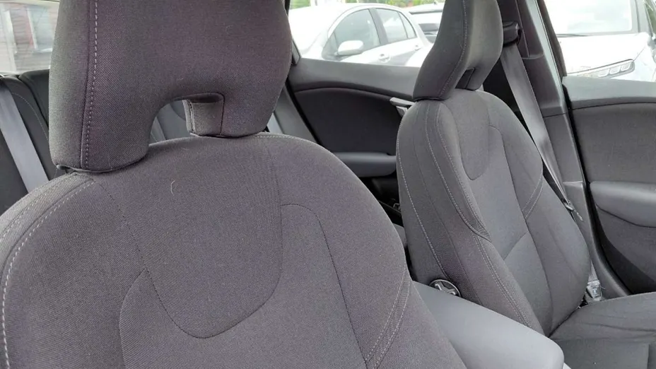 VOLVO V40 -