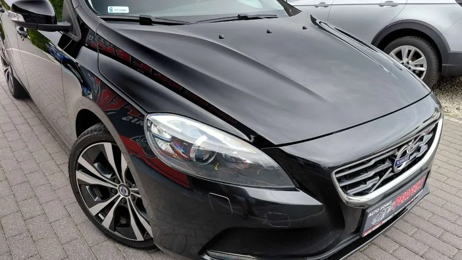 VOLVO V40 -