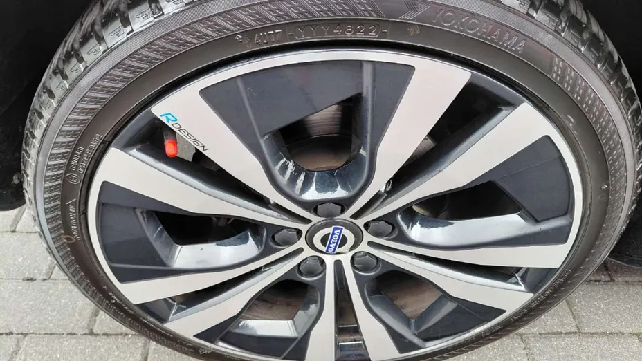 VOLVO V40 -