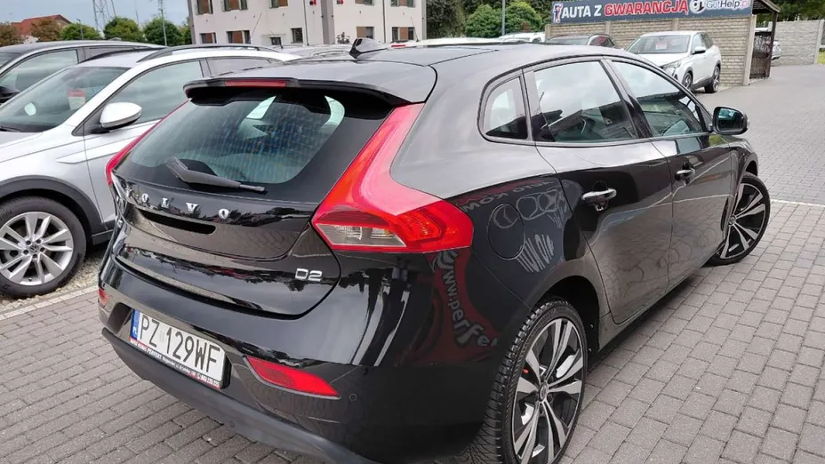 VOLVO V40 -