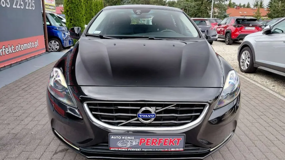 VOLVO V40 -