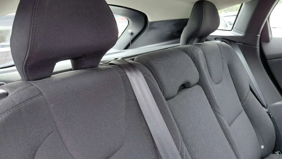 VOLVO V40 -