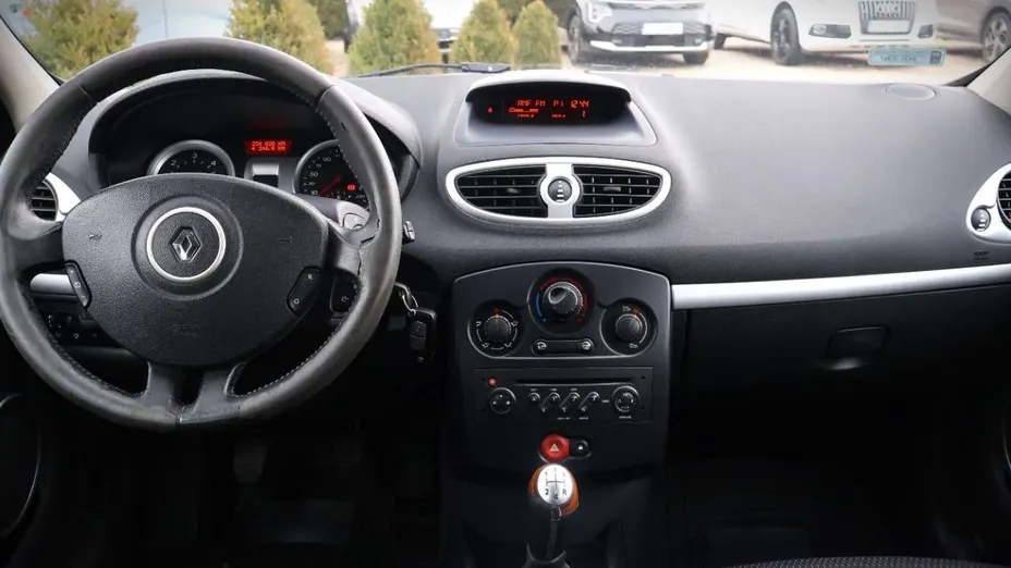 RENAULT Clio -