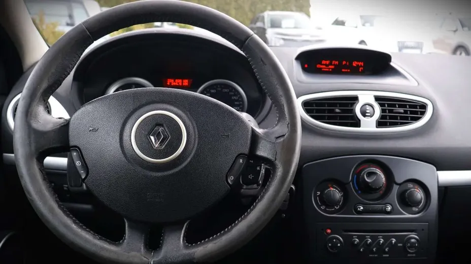 RENAULT Clio -