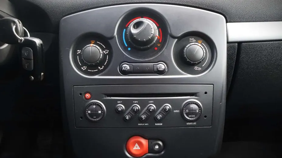 RENAULT Clio -