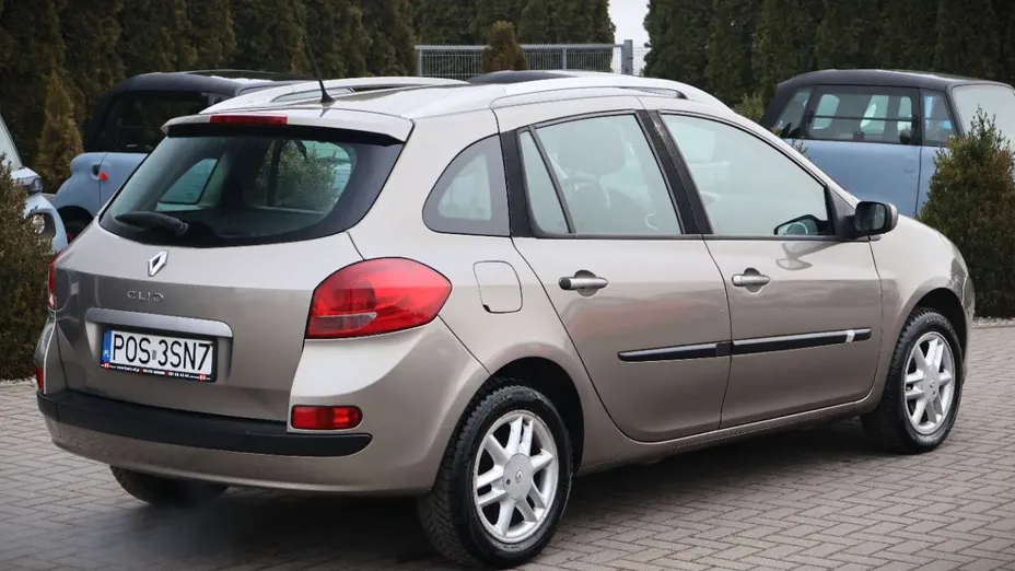 RENAULT Clio -