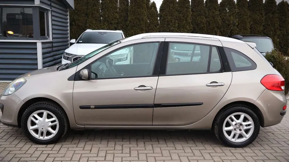 RENAULT Clio -