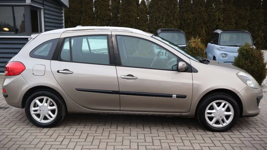 RENAULT Clio -