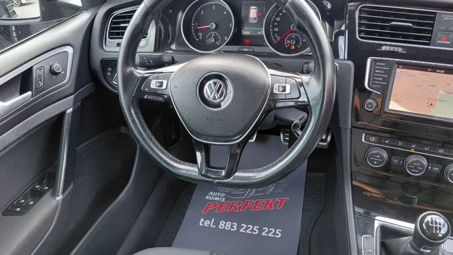 VOLKSWAGEN Golf -