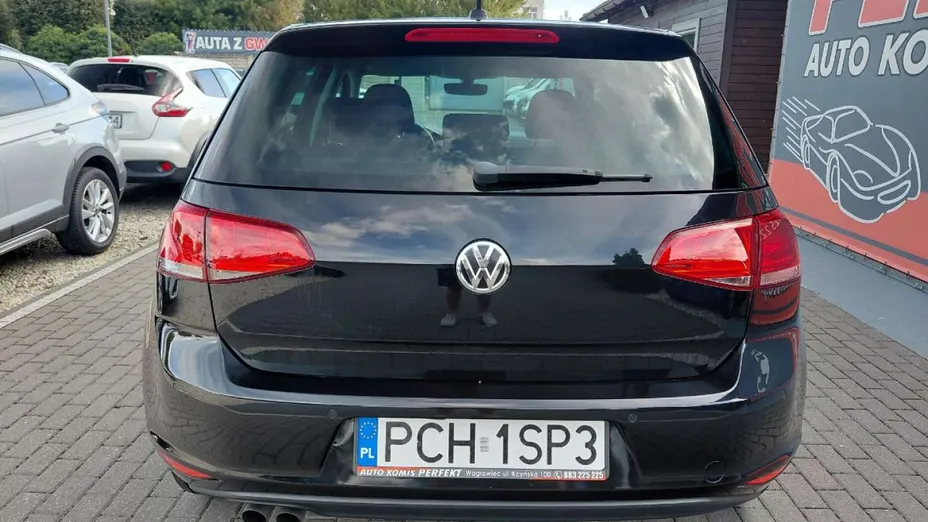 VOLKSWAGEN Golf -