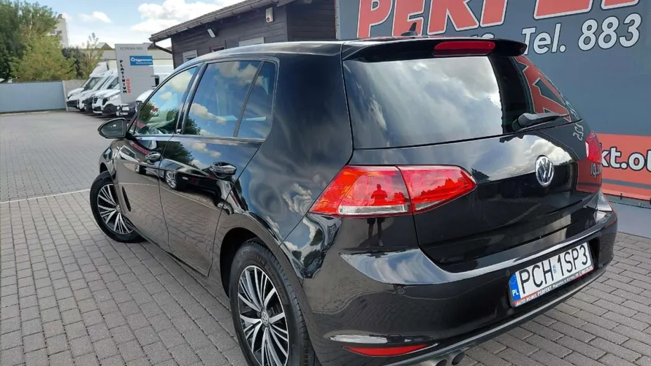 VOLKSWAGEN Golf -