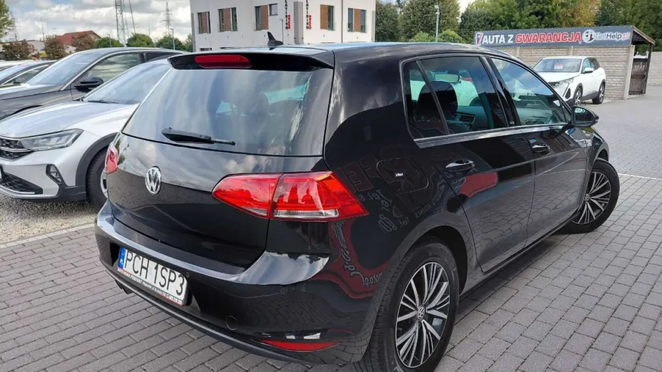 VOLKSWAGEN Golf -