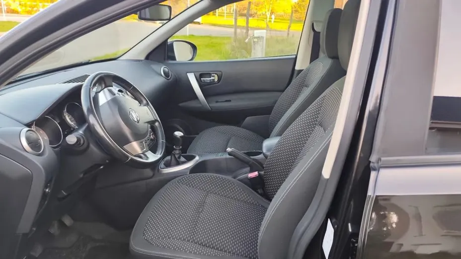 NISSAN Qashqai -