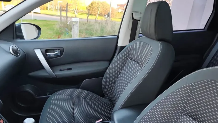 NISSAN Qashqai -