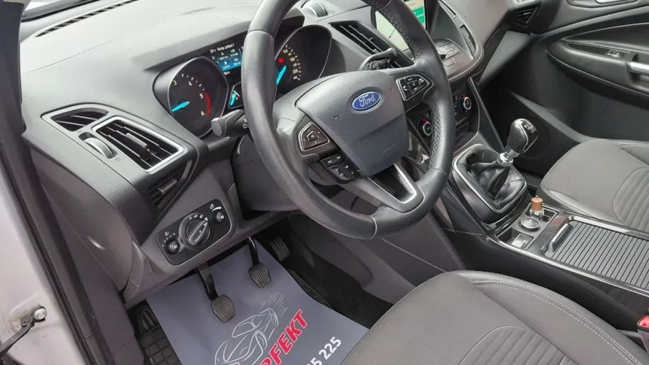 FORD Kuga -