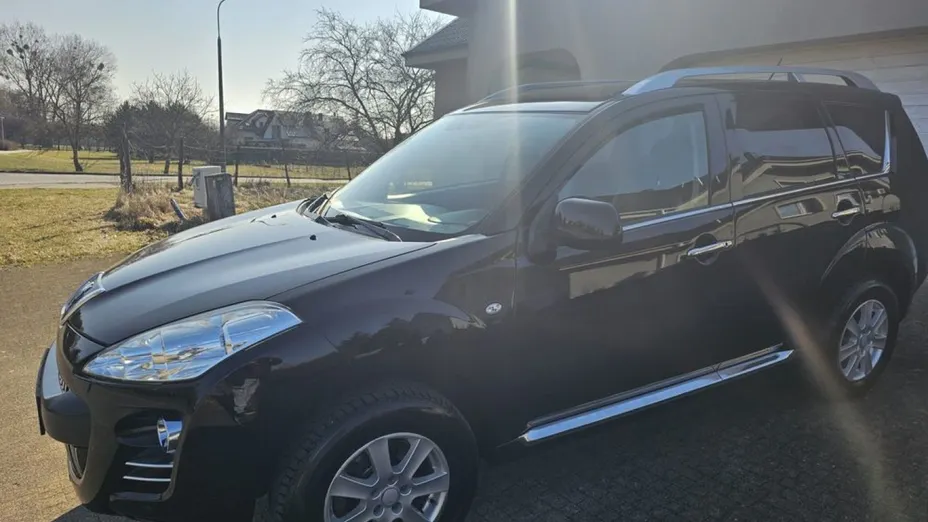 PEUGEOT 4007 -
