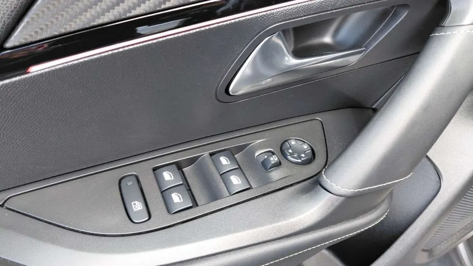 PEUGEOT 2008 -