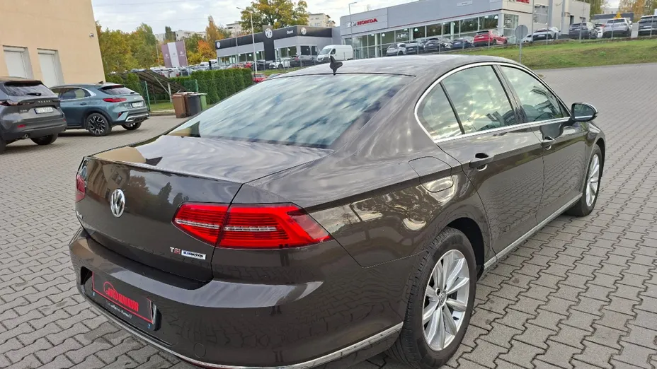 VOLKSWAGEN Passat -