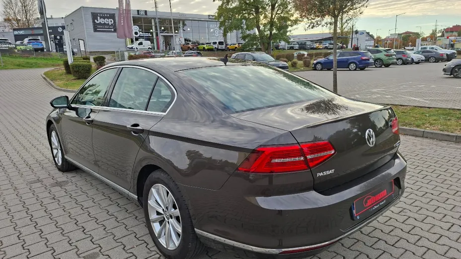 VOLKSWAGEN Passat -
